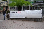 Bild på manifestation mot vapenexport i Karlskoga 2009.